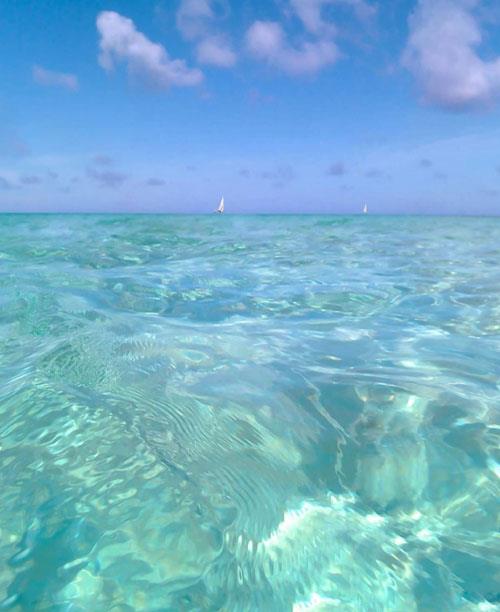 波澜起伏的碧绿海水唯美风景壁纸图片