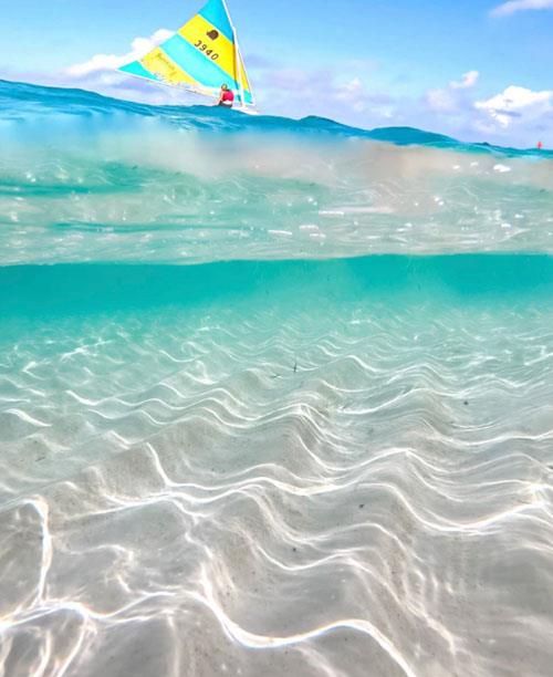 波澜起伏的碧绿海水唯美风景壁纸图片