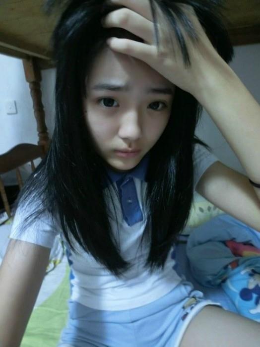 不曾厌恶一路走过穿过的校服图片