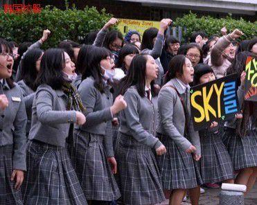 各国不同的校服你更中哪一款呢图片