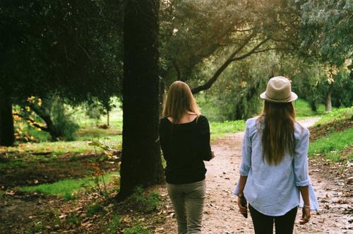 最新喜欢看你戴草帽的样子图片