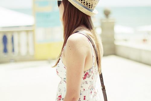 你戴着草帽的身影我难以忘怀图片