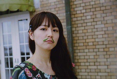 穿着清凉的日韩范美女街拍户外写真图片