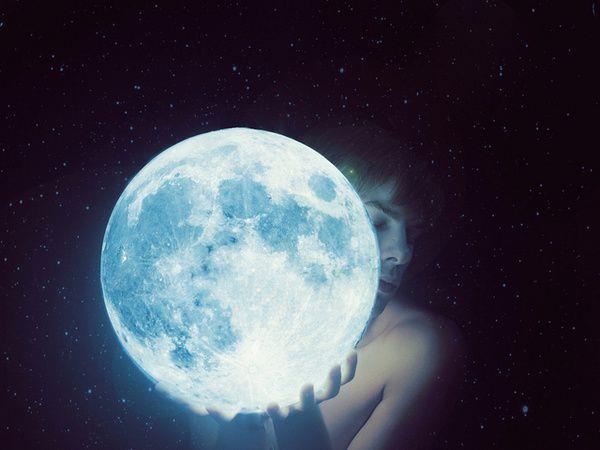 与月亮有同样孤寂的心图片