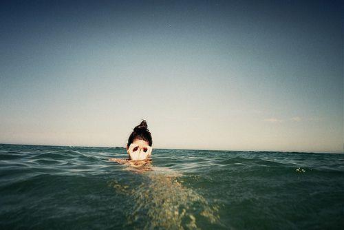 最新去海边只为舀一瓢那清澈的水图片