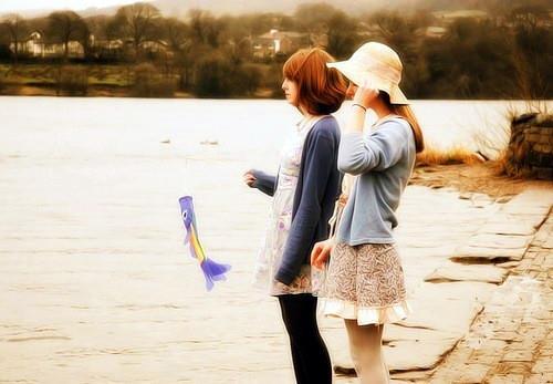 好看手舞足蹈狂妄地笑，只不过有你友情陪伴图片