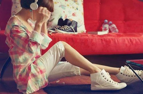 超美当你沉浸在音乐里心就会变得平和与安静图片