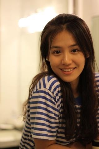 用灿烂的微笑来面对繁杂的生活图片