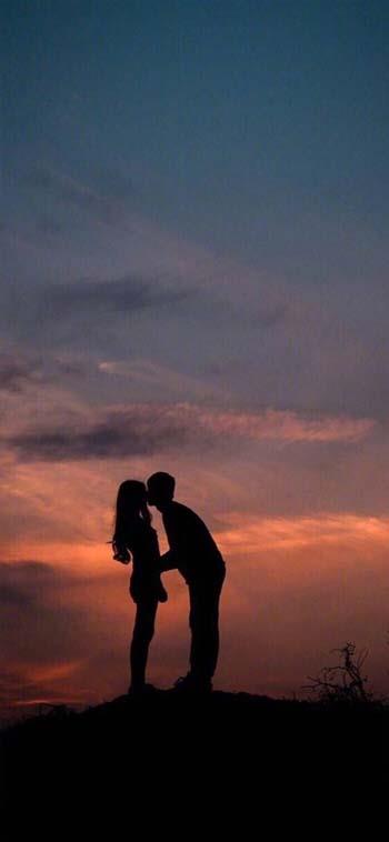 唯美夕阳西下晚霞情侣影子背景图，情侣背影意境真实图片