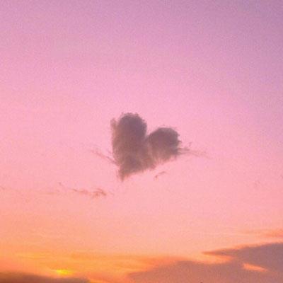 唯美粉色云朵，梦幻天空粉色的云超仙头像图片