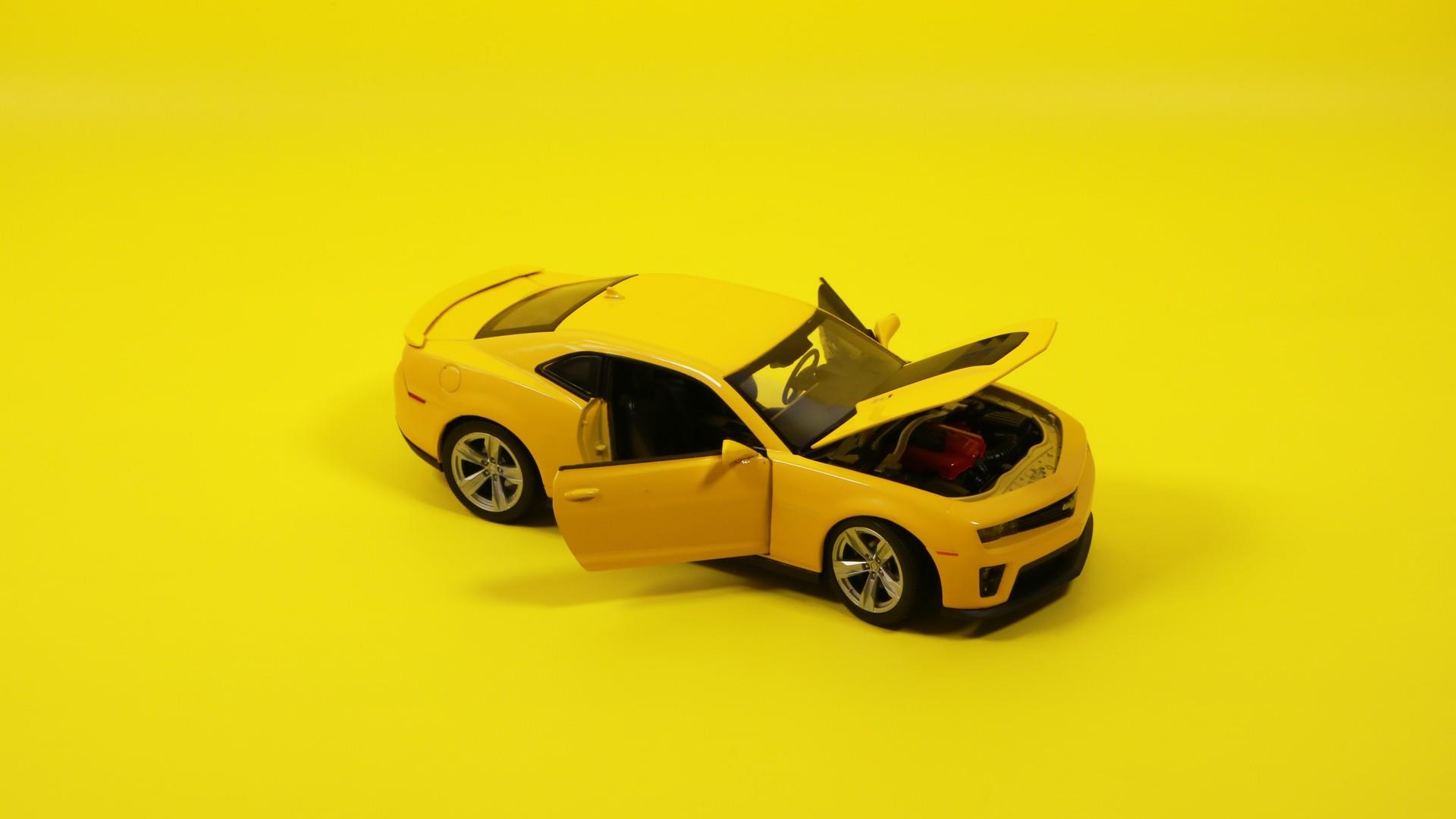 好看精致可爱的小汽车模型图片桌面壁纸