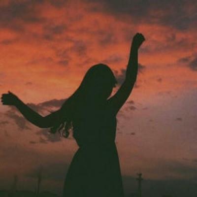 唯美伤感的漂亮女生高清手机壁纸图片