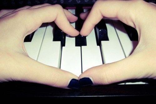 钢琴唯美文艺意境图片