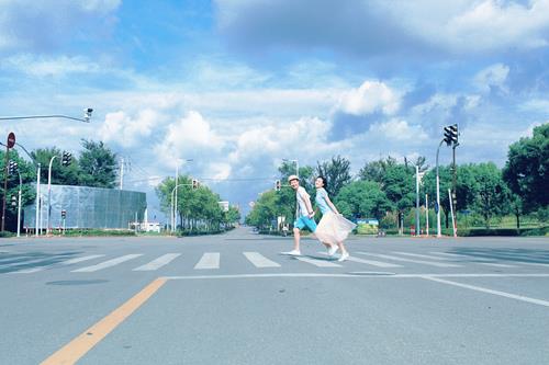 夏天一起去旅行清新图片