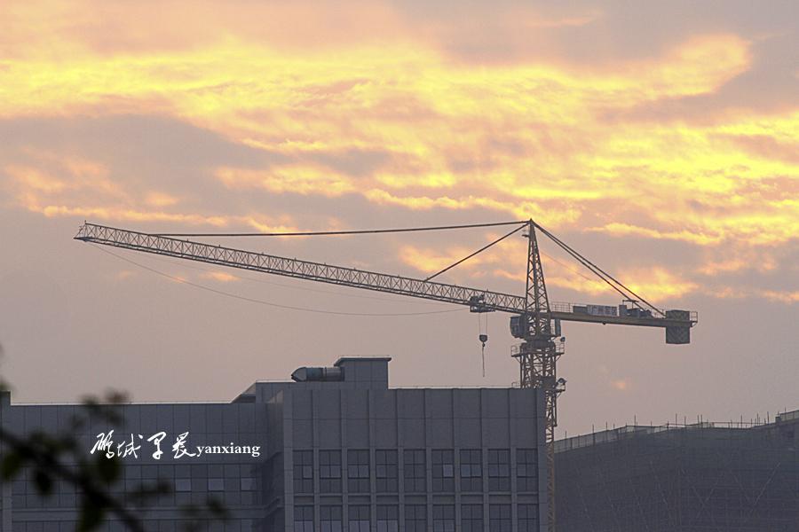 早安鹏城清晨唯美图片