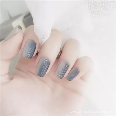 显白有气质的初秋美甲图片2021