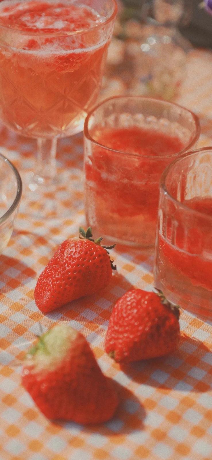 红彤彤的草莓高清手机壁纸图片
