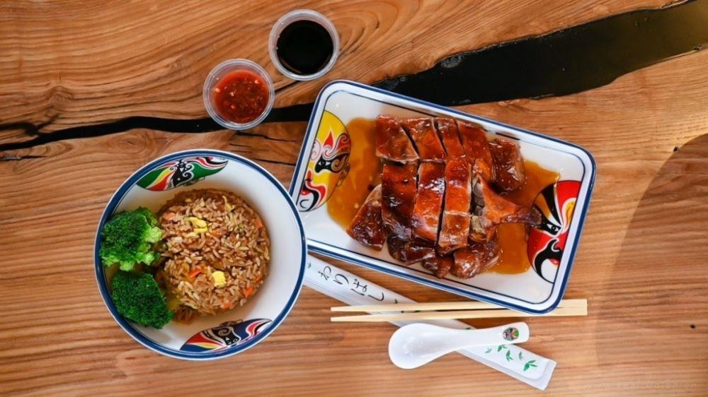 令人垂涎欲滴的美食-北京烤鸭美味高清图片