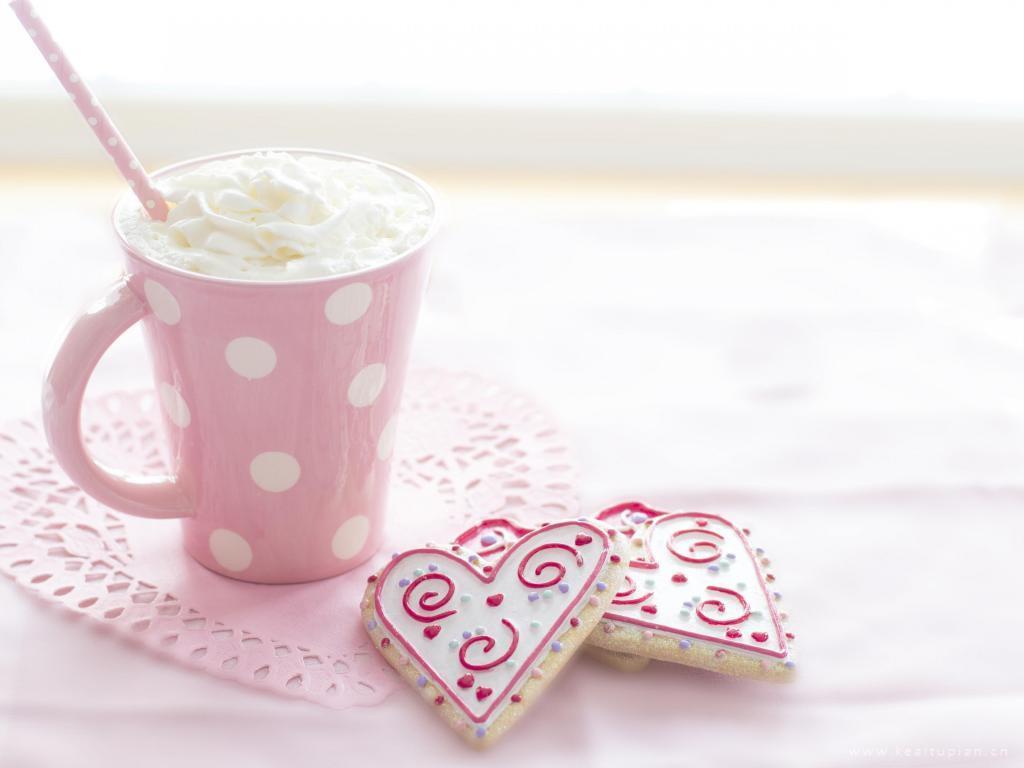 书籍、杯子盆栽等窗台物品日常生活图片