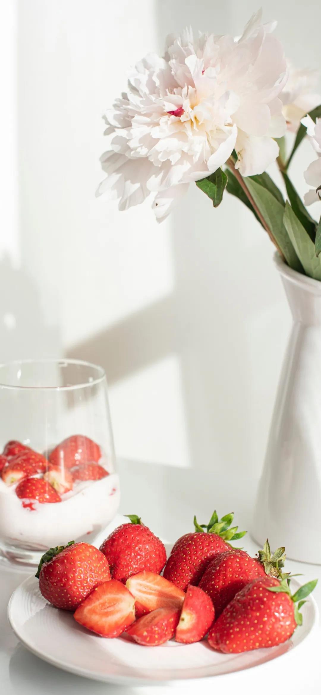 美味诱人的水蜜桃和草莓清新手机壁纸图片