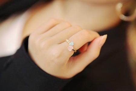 美丽的情侣戒指图片