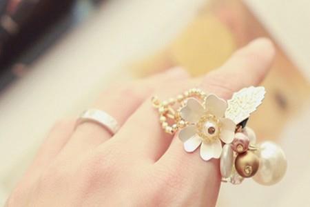 美丽的情侣戒指图片