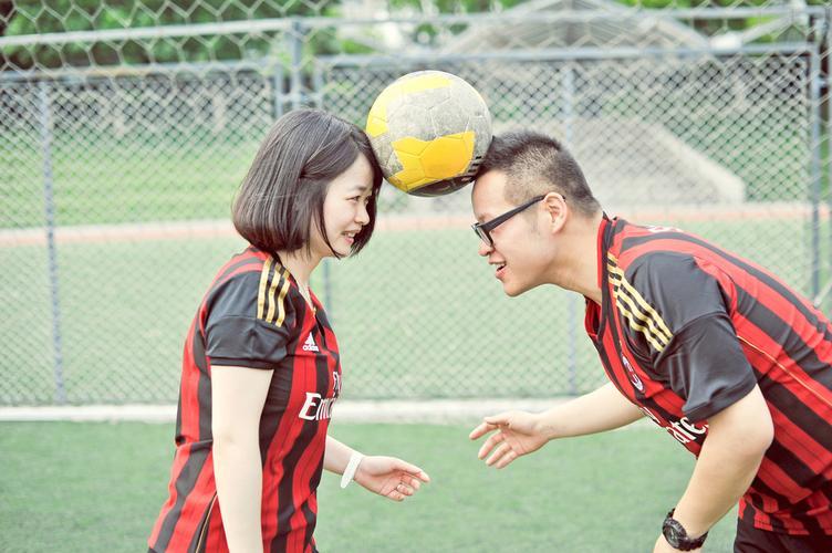 足球情侣图片 足球男女情侣头像图片