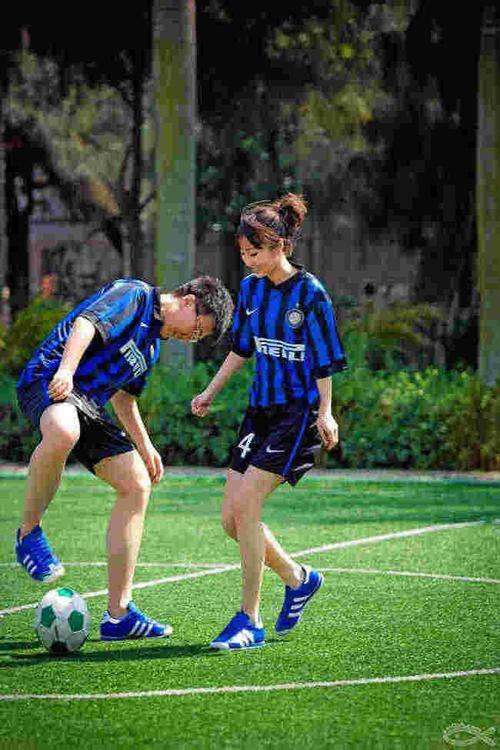 足球情侣图片 足球男女情侣头像图片