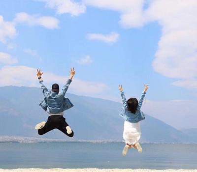 情侣游玩图片 情侣的图片