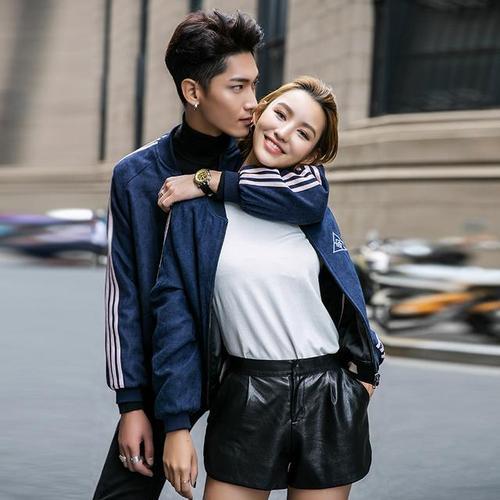 穿情侣装男女的图片 情侣装图片图案