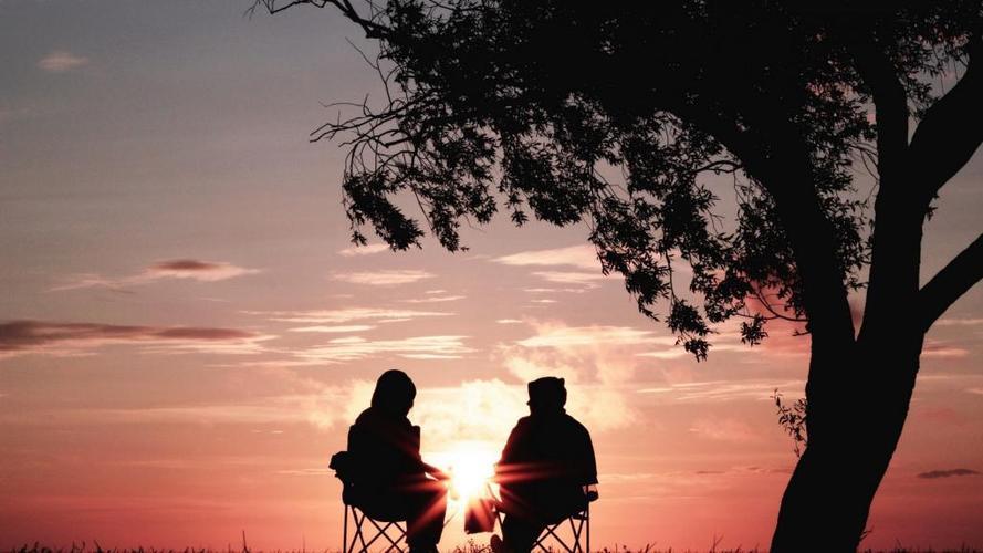 秋天情侣背影图片唯美 冬天情侣背影图片唯美