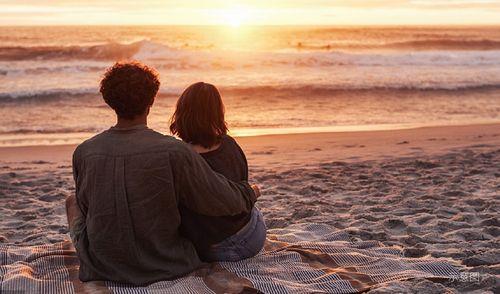 海边浪漫情侣图片唯美 情侣海边牵手唯美图片浪漫