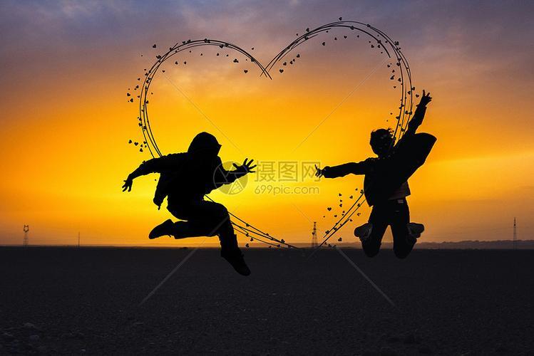 情侣玩耍图片 情侣开心图片