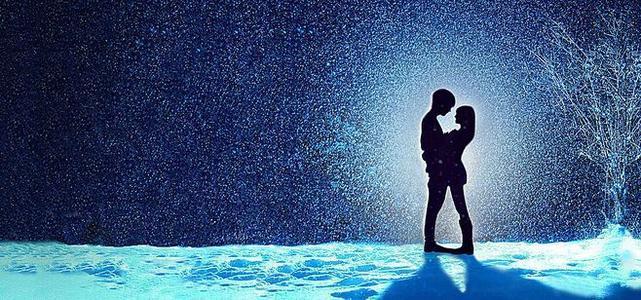 情侣晚上图片 晚上情侣牵手图片