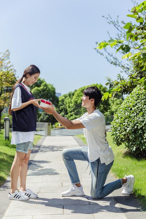 年轻的情侣图片 老情侣图片唯美图片