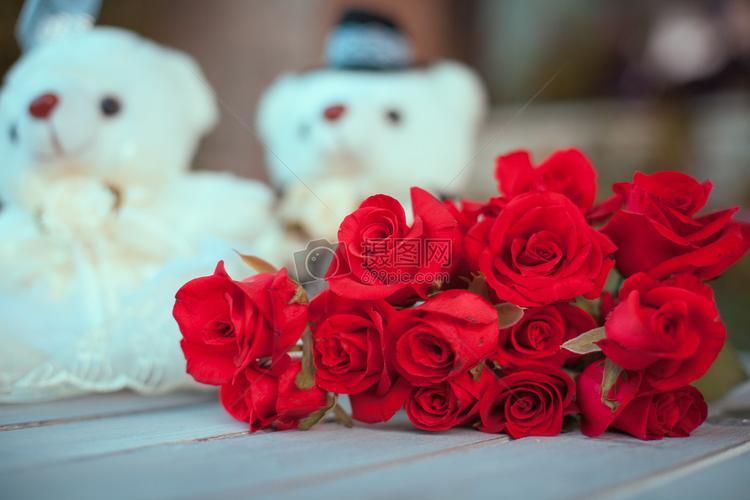 玫瑰情侣图片 玫瑰花唯美图片