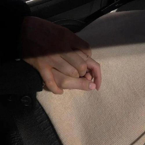 情侣牵手图片浪漫 情侣牵手的唯美图片