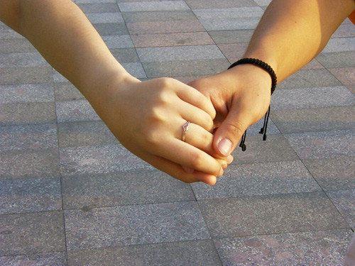 情侣牵手图片浪漫 情侣牵手的唯美图片