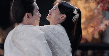 情侣高甜动图 甜蜜情侣图片大全恩爱