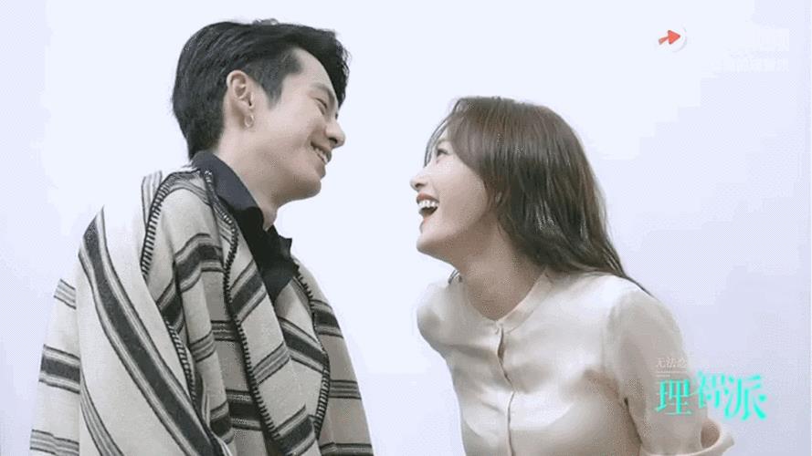 情侣高甜动图 甜蜜情侣图片大全恩爱