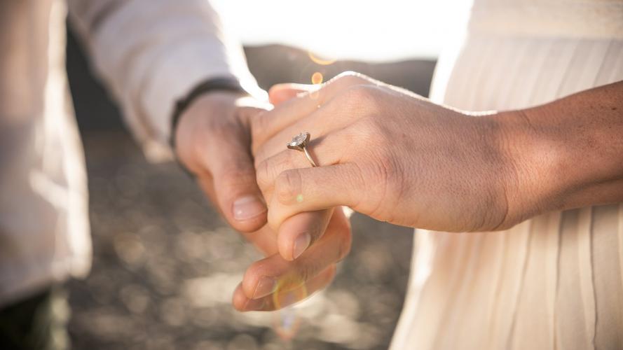 情侣官宣牵手图片 男女牵手官宣图片