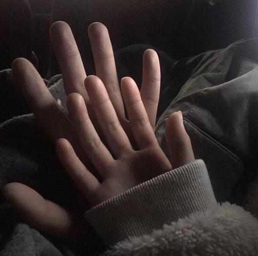 牵手图片大全情侣 爱情手牵手图片大全情侣