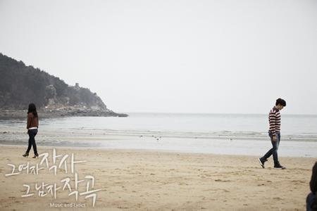 情侣分别的图片 情侣间的图片