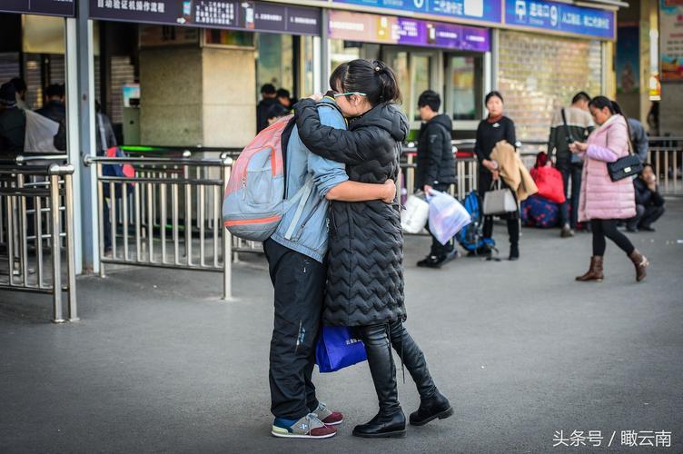 情侣分别的图片 情侣间的图片