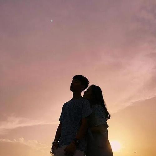 一对情侣图 一对小情侣图片