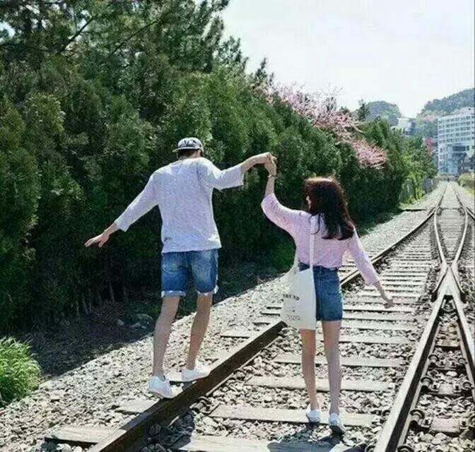 一对情侣图 一对小情侣图片