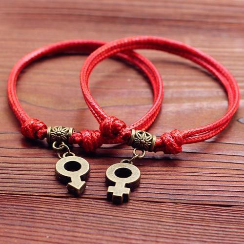 情侣手链图 情侣带手链牵手图片