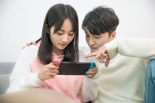 情侣一起玩图片 情侣在一起的图片唯美