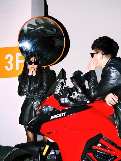 情侣机车霸气图片大全 浪漫机车情侣图片