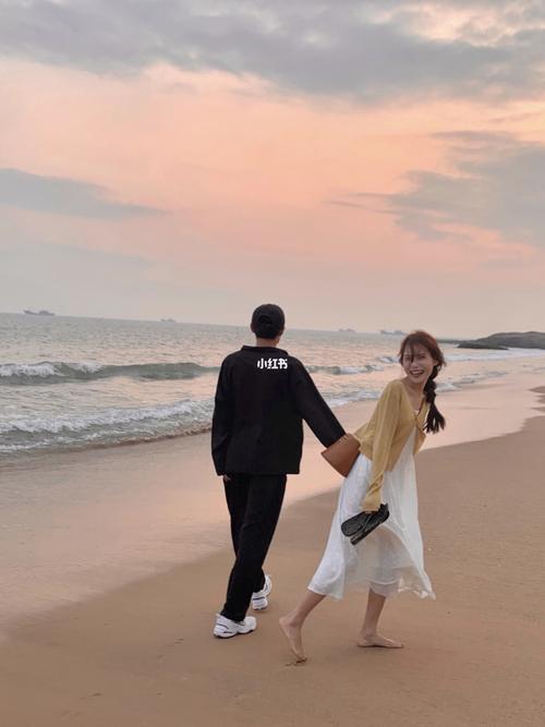 海边情侣拍照姿势图片 情侣在海边的图片